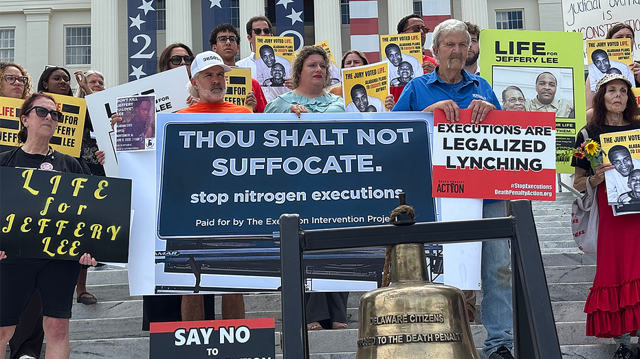 anti-death-penalty-demonstrators-alabama
