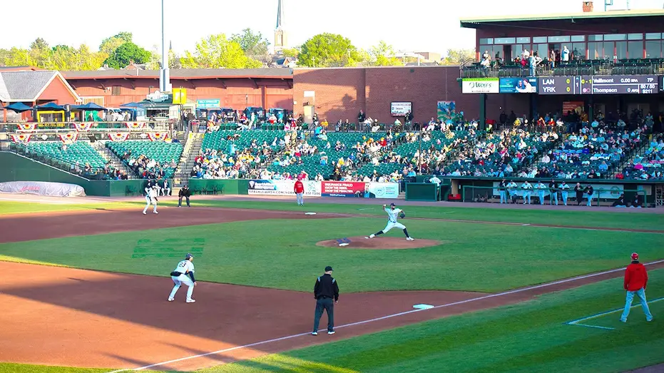 chris-vallimont-pitching-york-fox-news-001