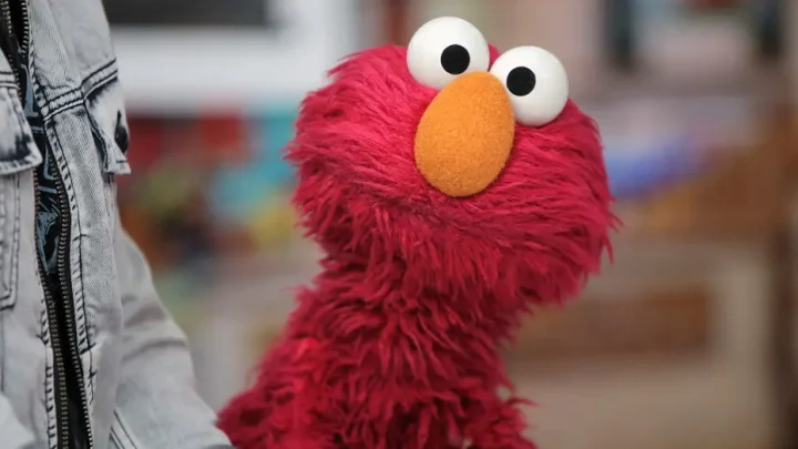 Elmo makes it clear he’s rooting for Team USA after New York Knicks fans put his head on a pike
