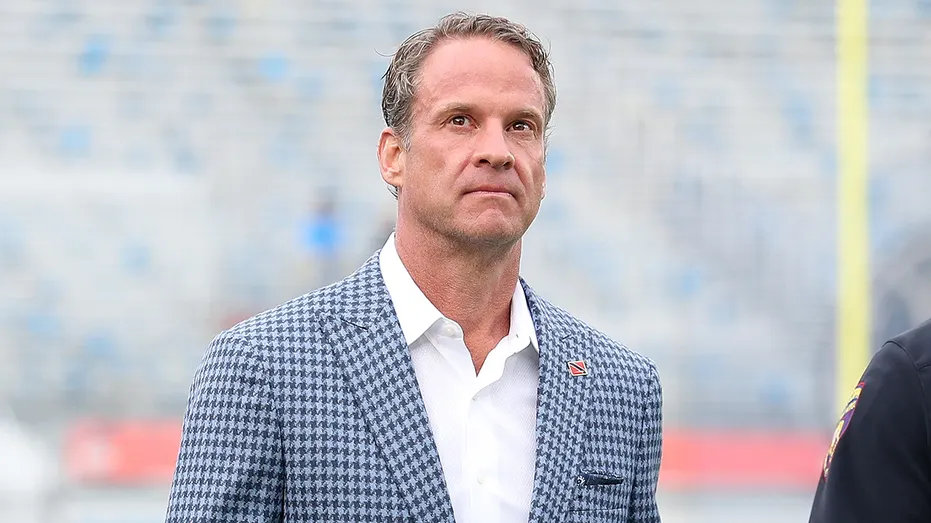 lane-kiffin-looks-on