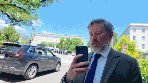 massie-pulls-phone-on-reporter
