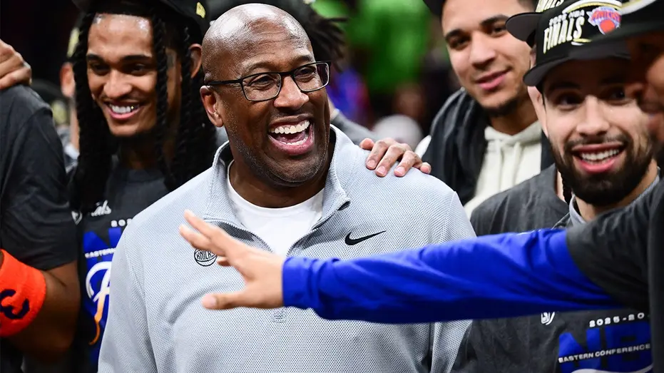 mike-brown-knicks-smile