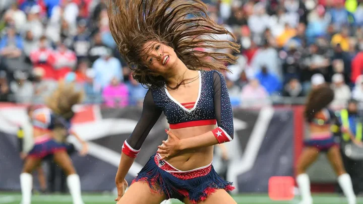 Scottish fan has priceless reaction after seeing New England Patriots cheerleaders at World Cup game