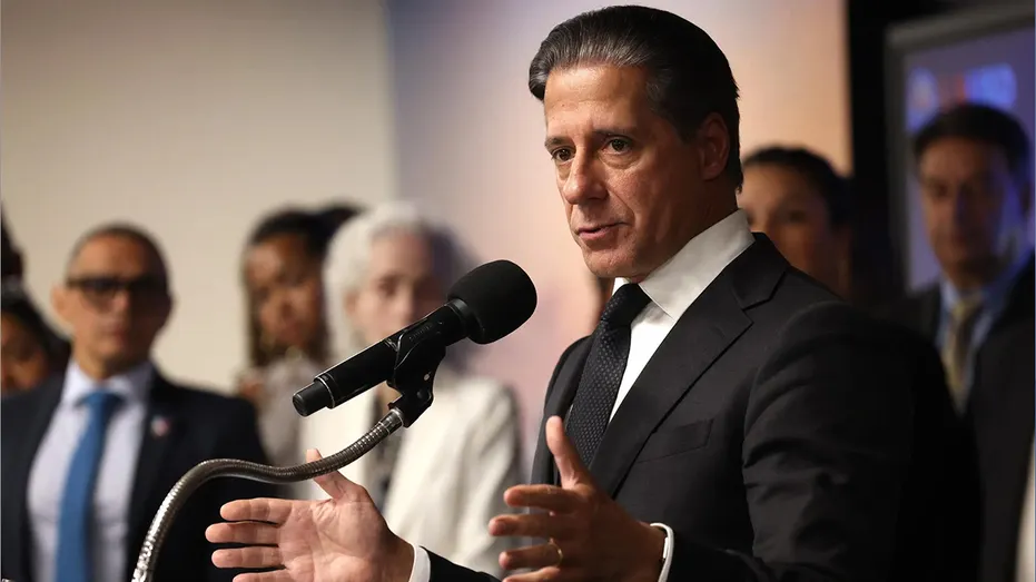 superintendent-alberto-carvalho
