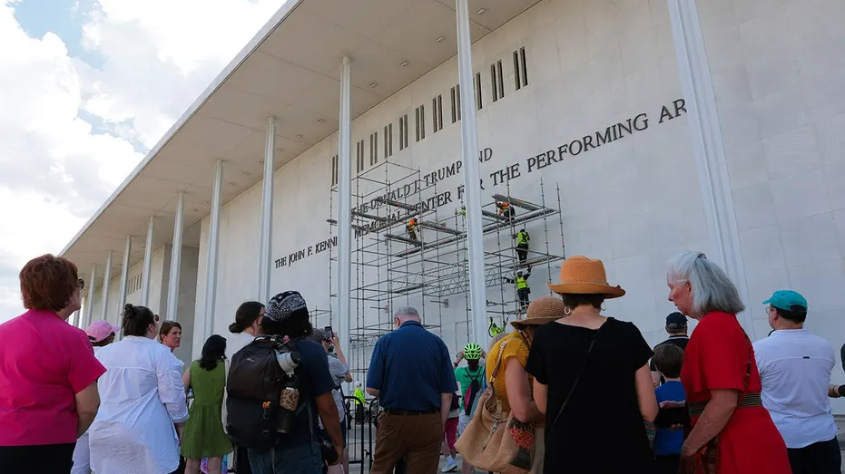 trump-kennedy-center-scaffolding-fox-news-001