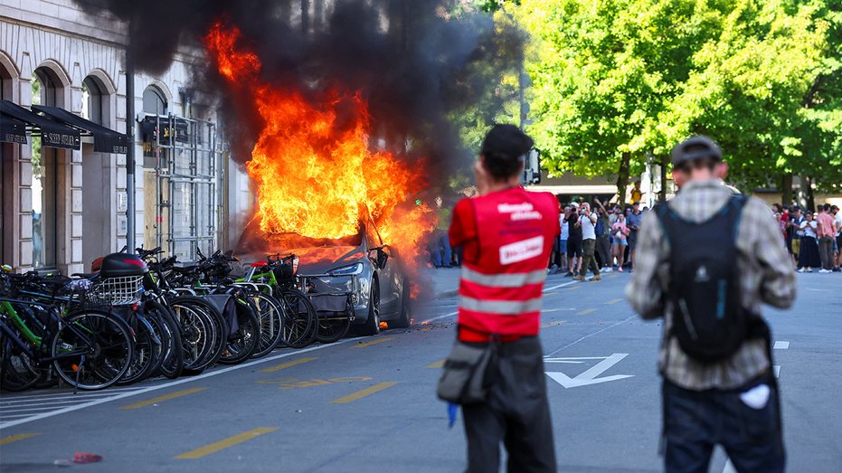 un-offices-smashed-tesla-fire-protest