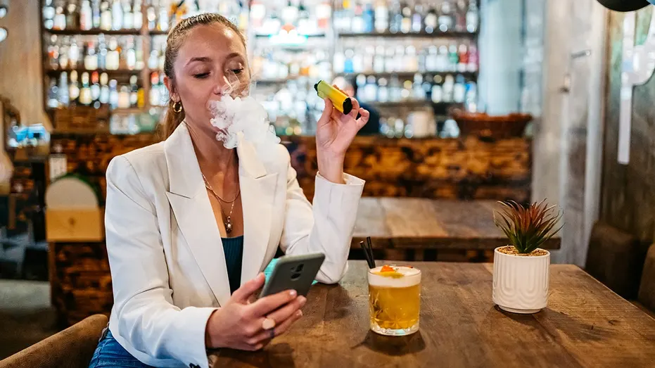 woman-vaping-malta-bar-fox-news-001