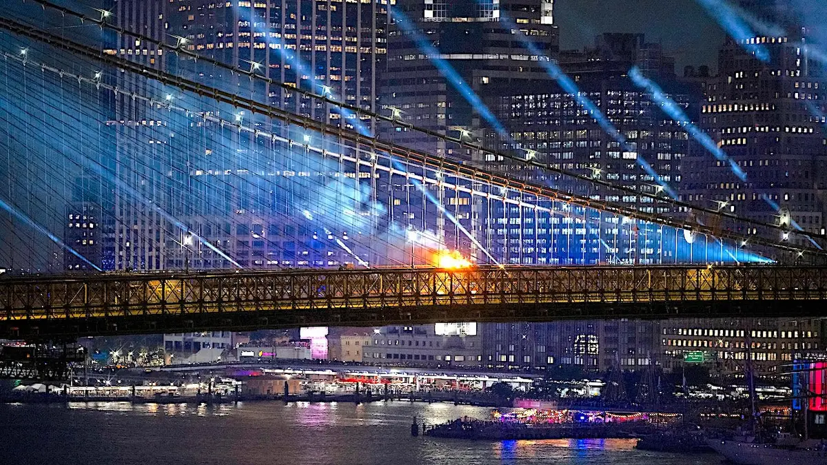 brooklyn-bridge-fire-july-4-1