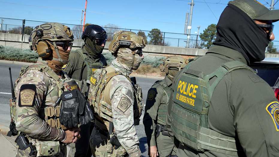 immigration-ice-agents