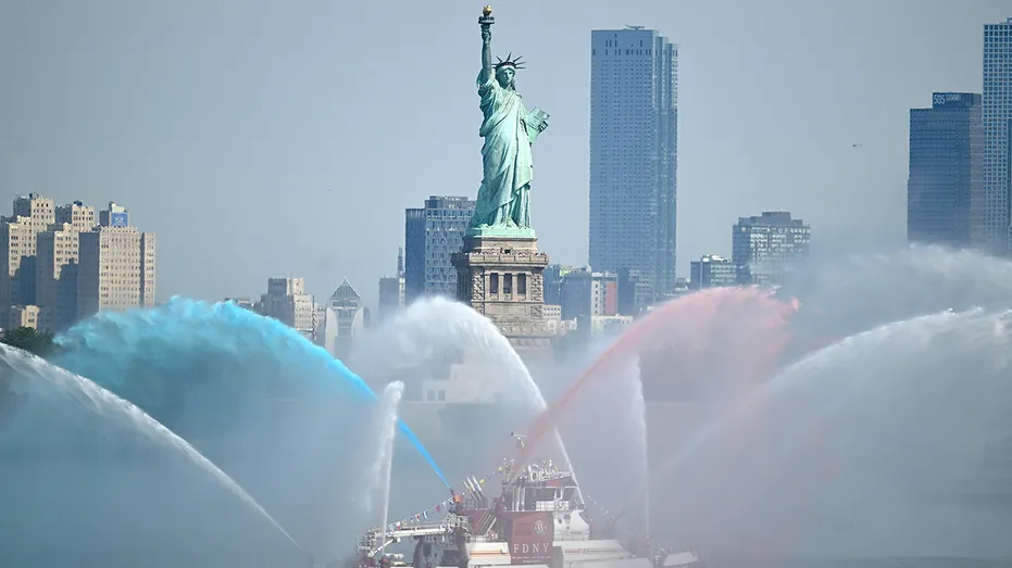 july-4-independence-day-statue-of-liberty-ships
