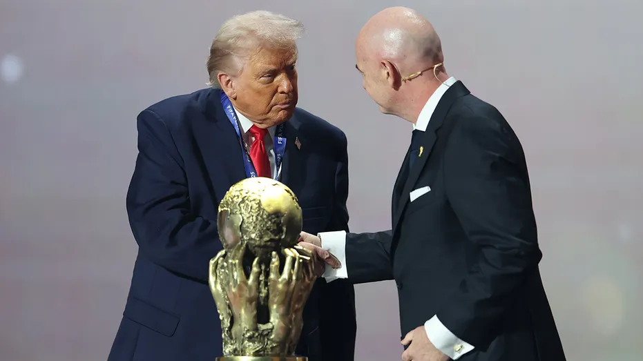 trump-infantino-12525
